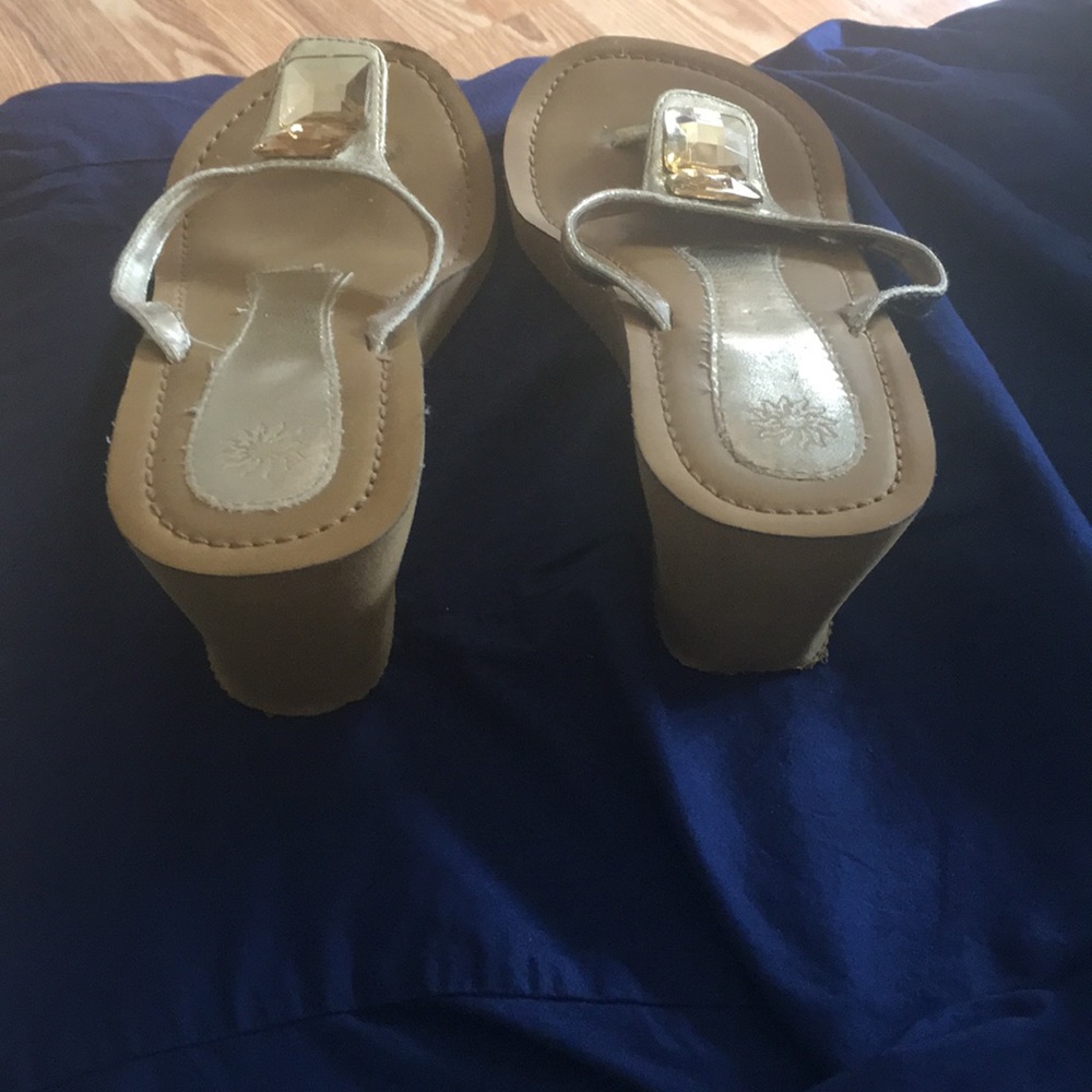 Shoes - Picture 4 of 7